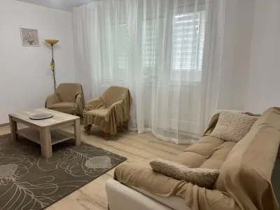 living cu doua canapele inchiriere apartament Sector 4 București
